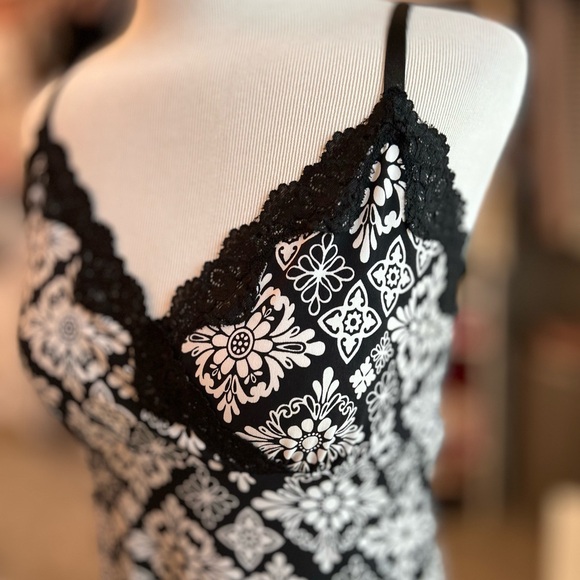 WHBM black and white Camisole Tank Small - Picture 2 of 7